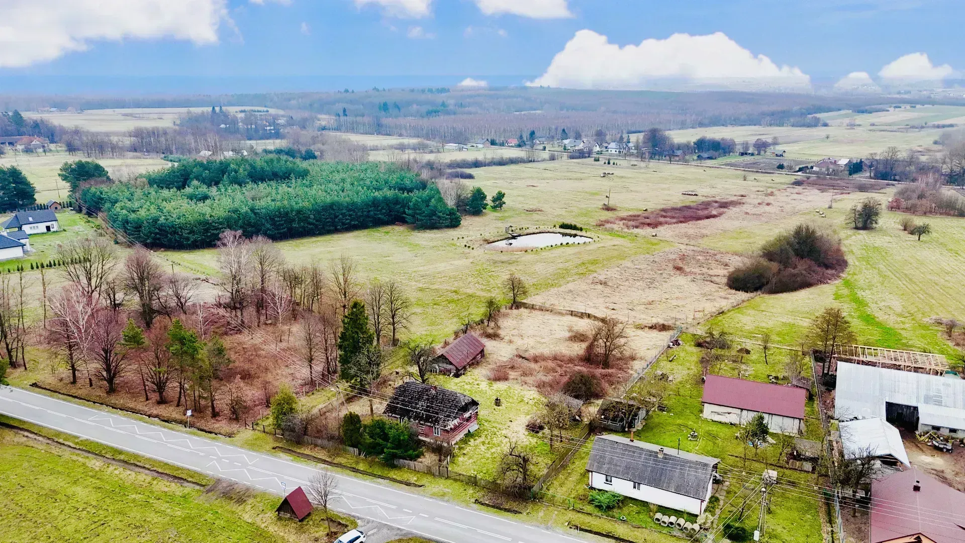 Działka z zabudowaniami Dobra 4