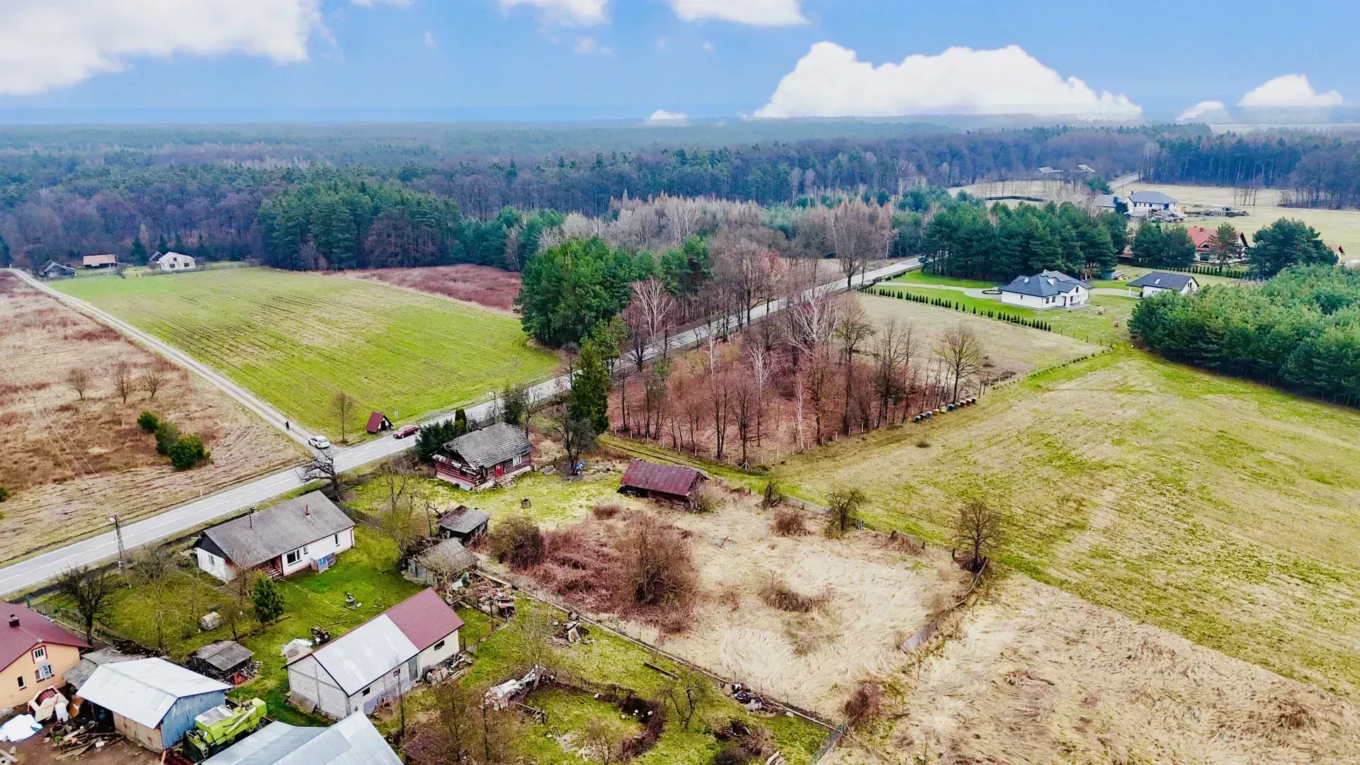 Działka z zabudowaniami Dobra 4