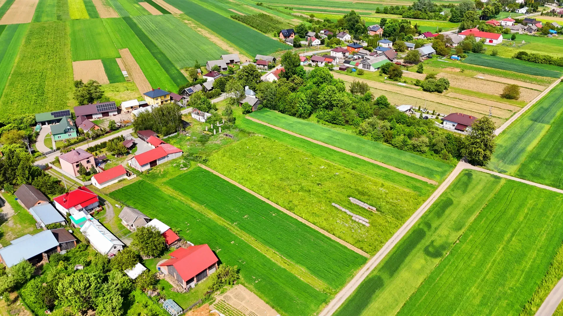 Działa nad Wisłą z budynkiem mieszkalnym 12
