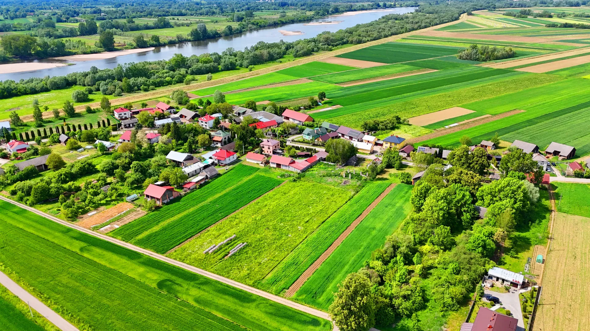 Działa nad Wisłą z budynkiem mieszkalnym 15