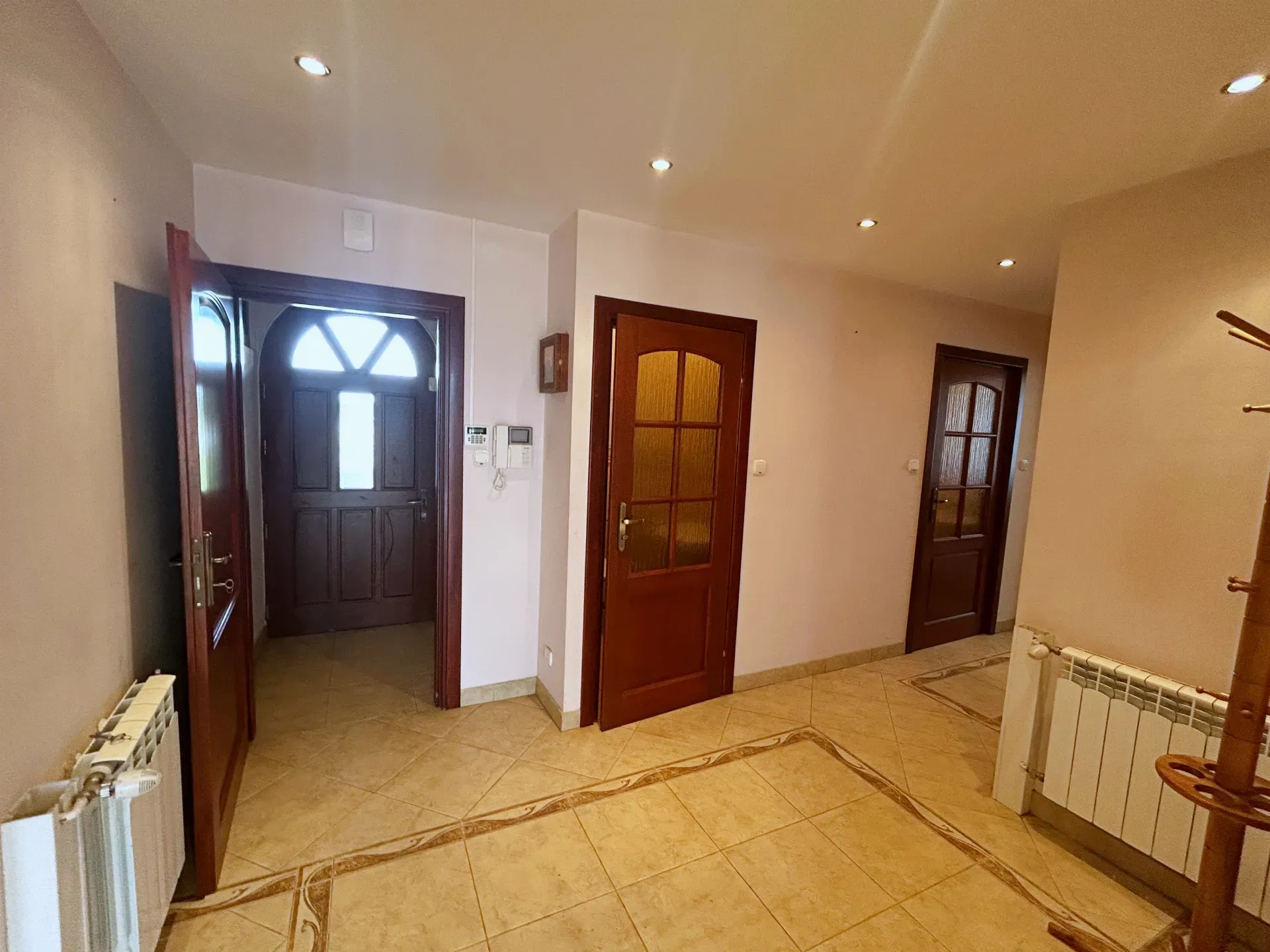 Klimatyczny dom z potencjałem komercyjnym Jamy 8