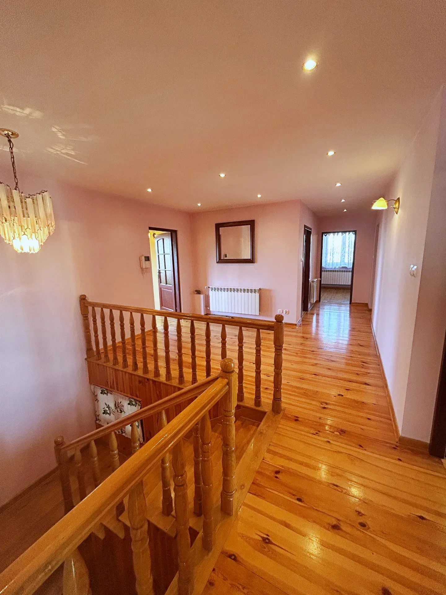 Klimatyczny dom z potencjałem komercyjnym Jamy 9