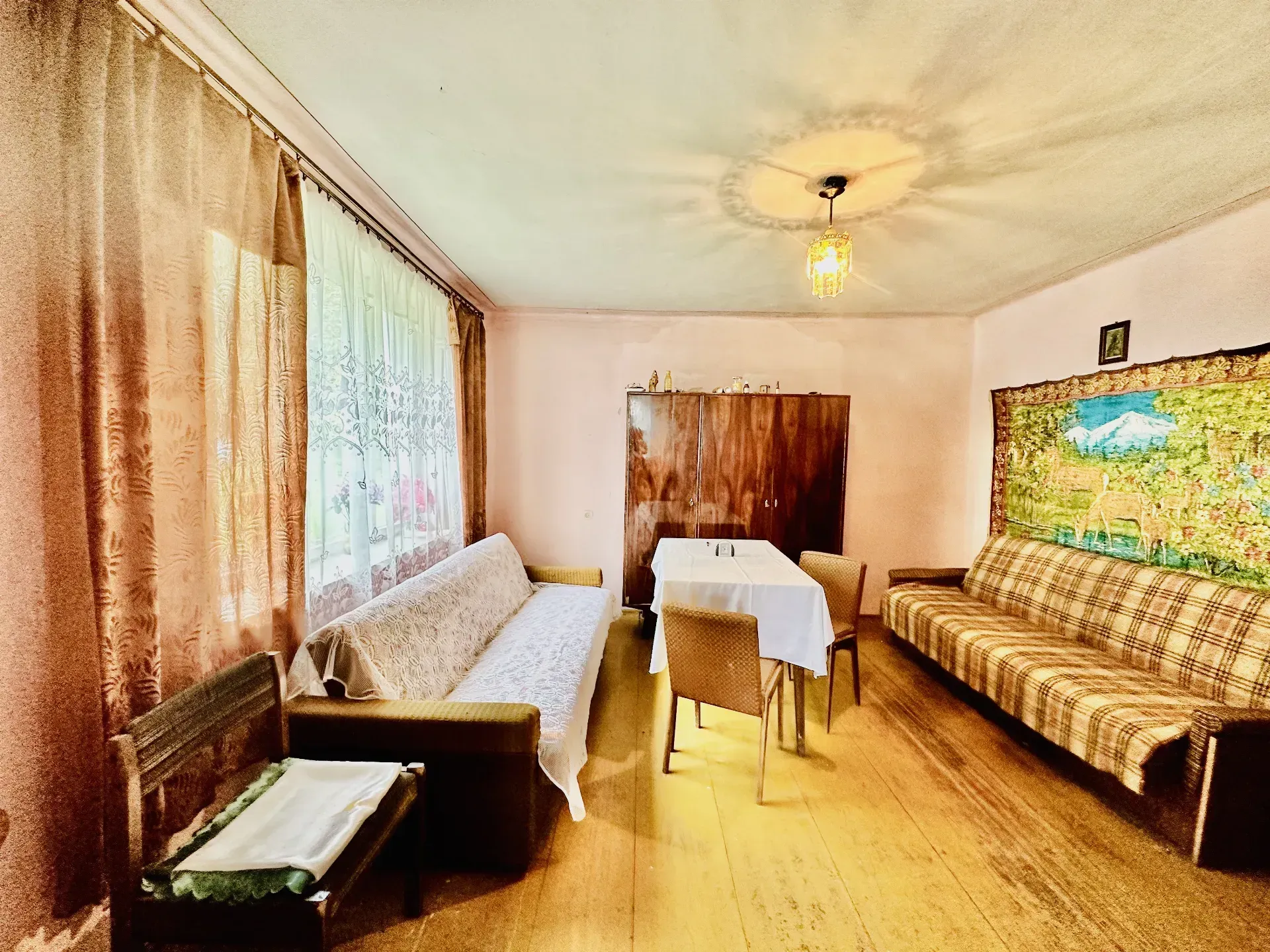 Dom w urokliwym miejscu na sprzedaż 9